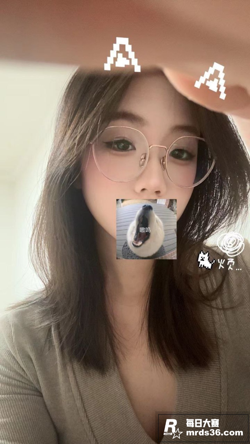 极品清纯眼镜妹 诱人相关图片6