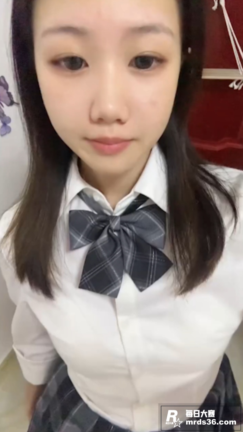 极品清纯眼镜妹 诱人相关图片11
