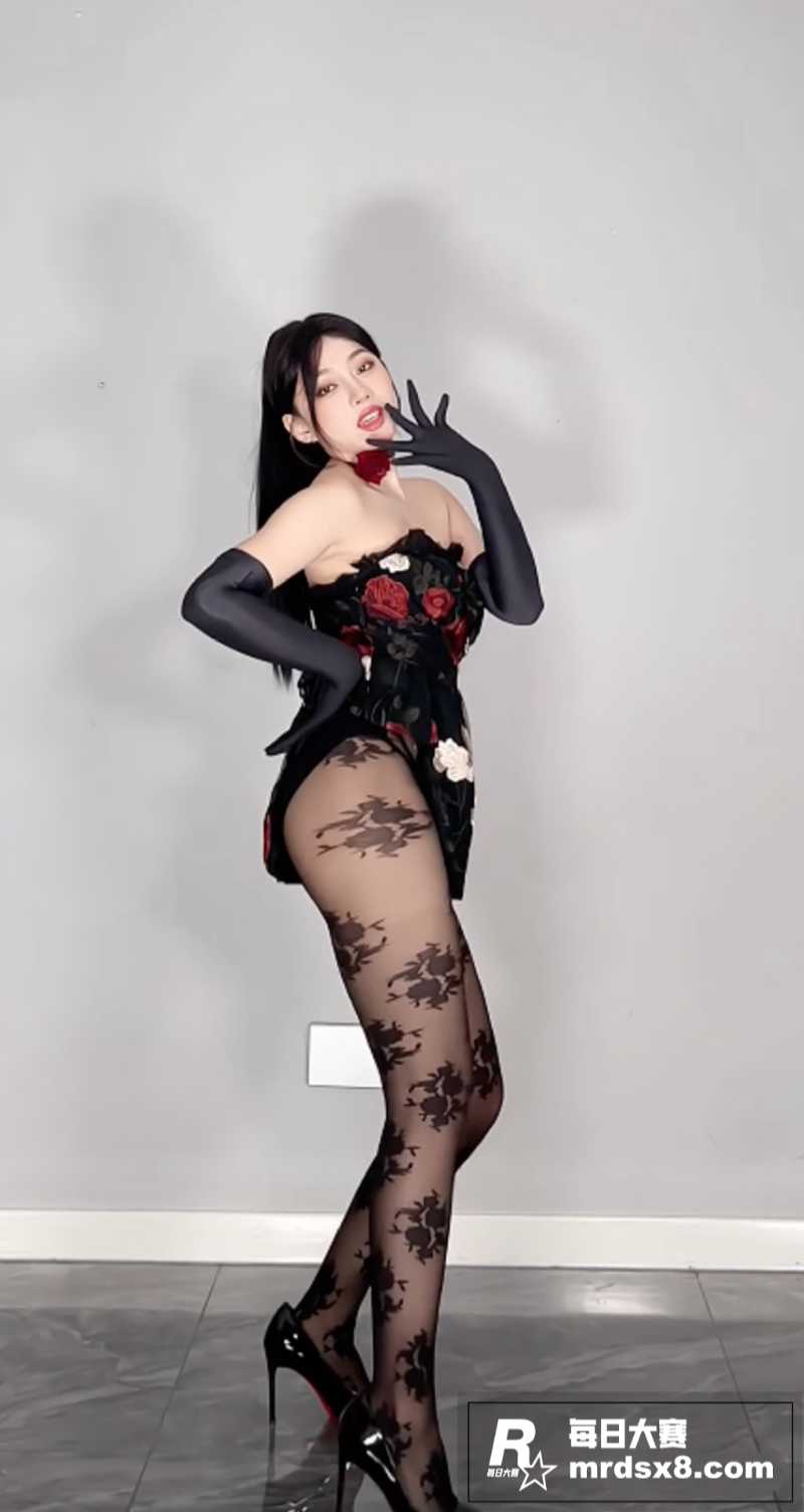B站极品美女 芯芯好相关图片2