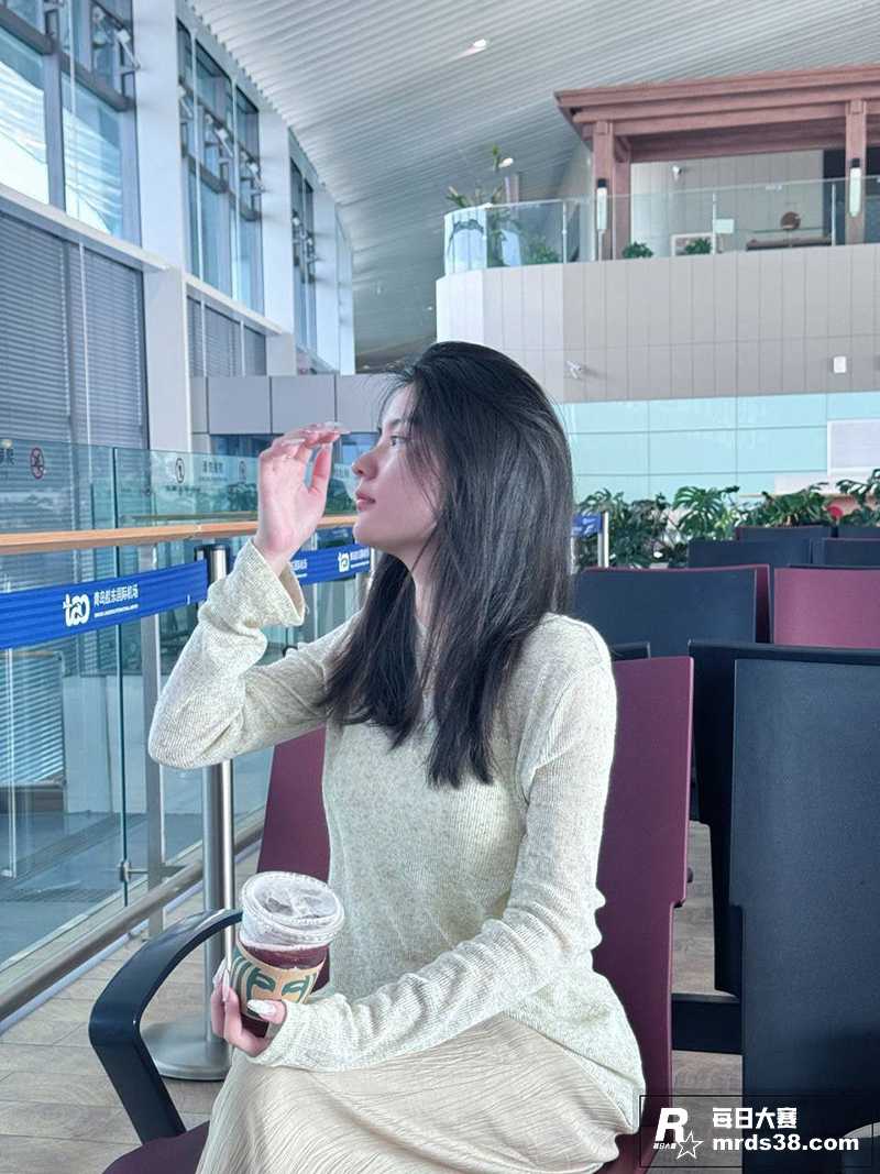 青岛00后幼师妹子 相关图片3