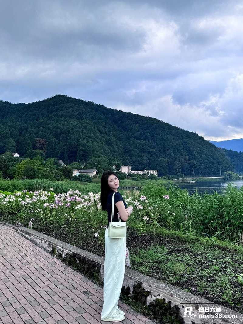 青岛00后幼师妹子 相关图片4