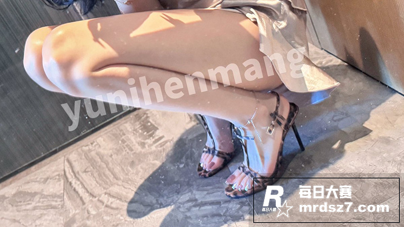 玉足榨精女神 芋泥很相关图片8