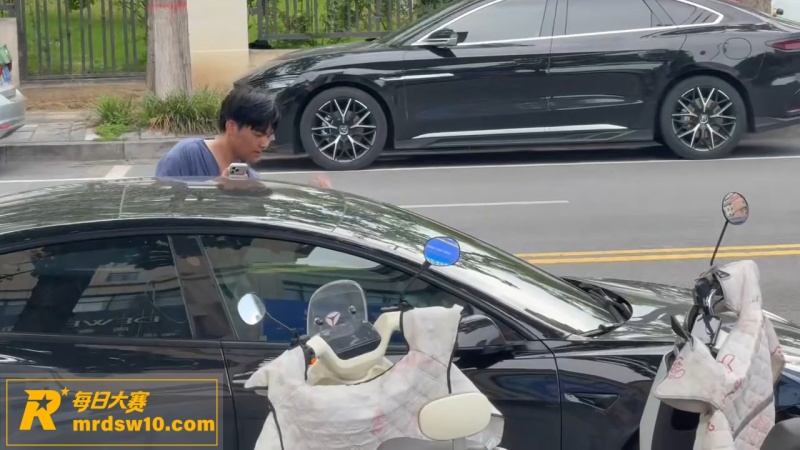 河南郑州街头突发疯狂相关图片4