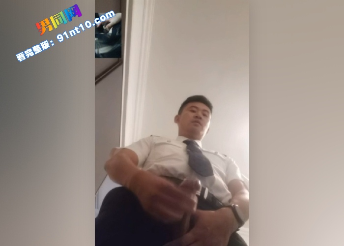 制服空少被黑丝女记者飞机专访录屏 女记者超级骚浪没几分钟就高潮了 空少还明显没爽够 - 图1