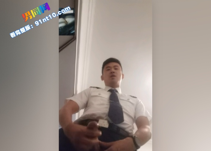 制服空少被黑丝女记者飞机专访录屏 女记者超级骚浪没几分钟就高潮了 空少还明显没爽够 - 图2