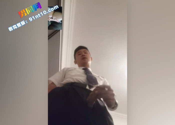 制服空少被黑丝女记者飞机专访录屏 女记者超级骚浪没几分钟就高潮了 空少还明显没爽够 - 图6