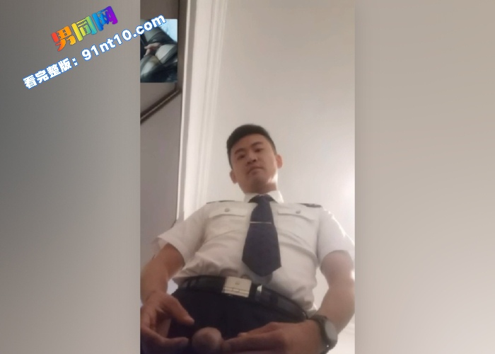 制服空少被黑丝女记者飞机专访录屏 女记者超级骚浪没几分钟就高潮了 空少还明显没爽够 - 图8