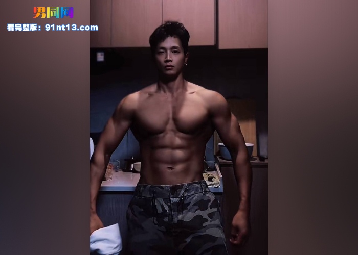 抖音健身网红黑皮肌肉男神 子羽哥哥  白皙细腻鲜肉小受被子羽疯狂打桩爆射后臀 小鲜肉和野兽反差做爱  - 图5