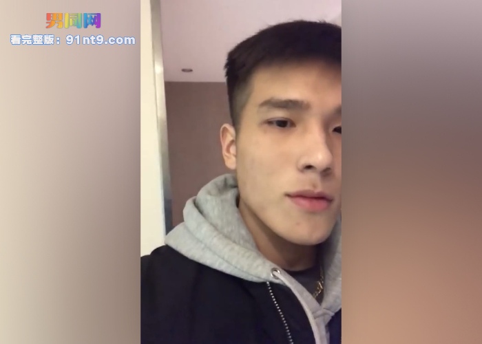 帅气直男体育生酒店专访solo 撸铁打拳 展示健美身材 把玩撸射翘弯鸡巴 让人看口水直流 - 图1