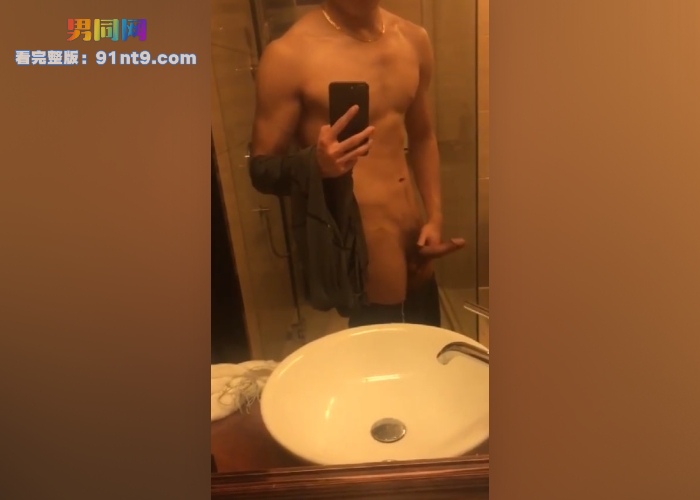 帅气直男体育生酒店专访solo 撸铁打拳 展示健美身材 把玩撸射翘弯鸡巴 让人看口水直流 - 图8