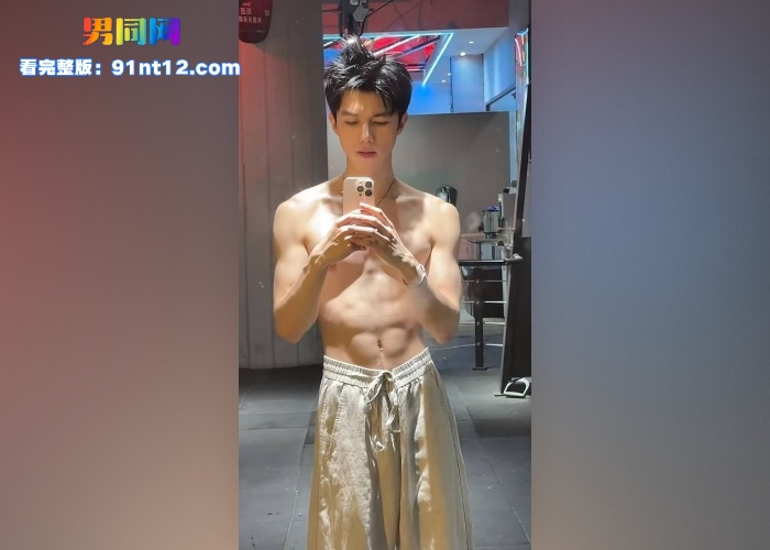 抖音网红正装痞帅鲜肉 李良鹏 粗口专访视频流出 酷爱晒脚晒袜 被爆出在推特上卖臭袜 - 图4