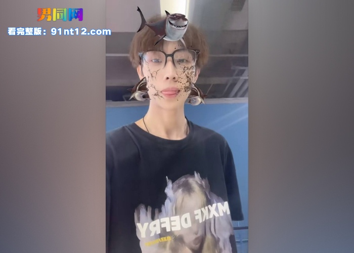 抖音鲜肉奶狗网红 你的杨杨 和粉丝小哥约炮 被无套大屌无情爆插内射 骚穴射满浓精缓缓流出淫靡不已 - 图2