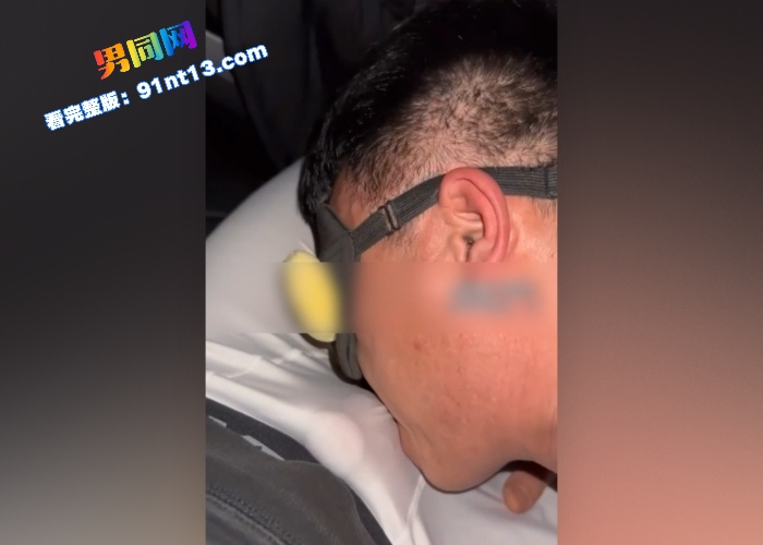 车内调教骚奴贱狗自拍 舔袜舔脚奴性十足 口交吃主人大鸡巴爽到满脸通红 - 图5