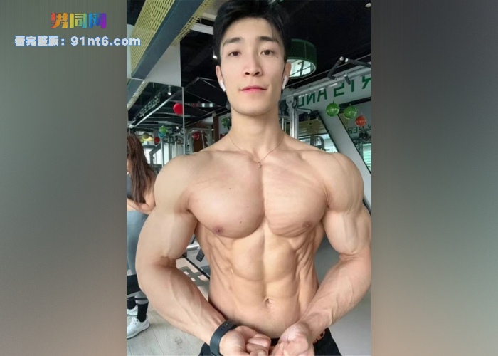 抖音MuscleMania肌肉模特选手 十七不练腿 早期专访视频流出 肌肉男的青涩奶狗撸射回忆 - 图2