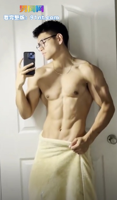 抖音巨根粗屌海王 kaiyoung 早期专访视频流出 完美身材大屌自慰射精 - 图3