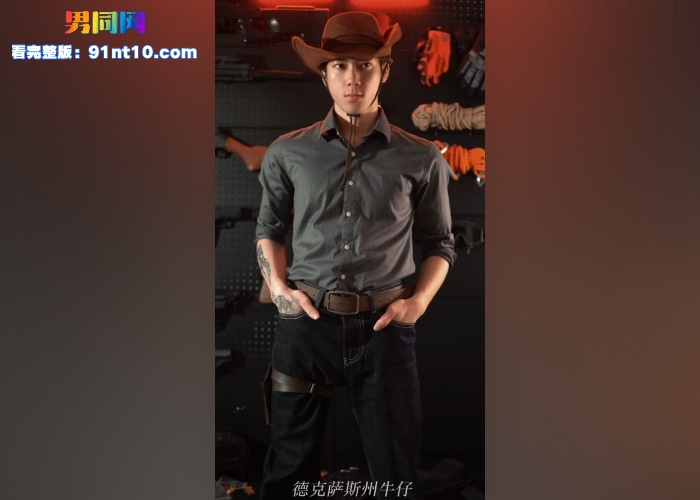 kk睡不着 cosplay牛仔和蜘蛛侠自慰撸射 正装帅哥撸屌射精 反差帅哥意淫的最佳对象 - 图1