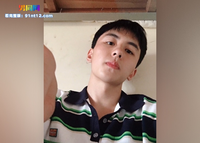 清秀鲜肉大学生抖M撸射专访视频流出 跪趴撸射求主人调教 掰臀晒菊反差惊爆校园和网络 - 图2