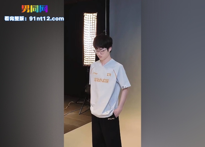 RNG英雄联盟中单选手 Tangyuan林宇鸿 被粉丝专访视频流出 自慰撸射大屌 真是场上比赛场下打枪忙不停 - 图5