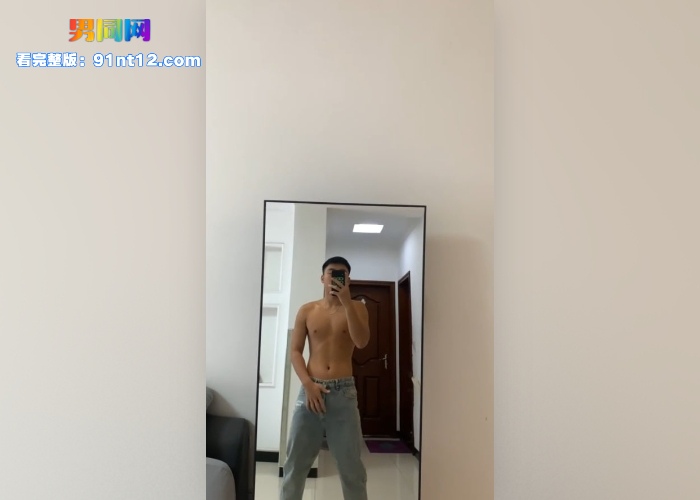 篮球体育生撸射专访视频流出 撸射把玩自拍大鸡鸡 大屌挺翘180度摆臀操空气 骚浪反差看呆狼友 - 图9