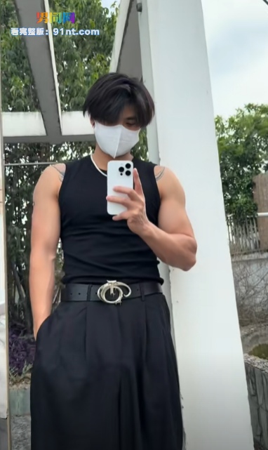 抖音健身型男 唐禹哥哥 专访定制视频流出 健硕鸡巴撸射内裤满精 - 图1