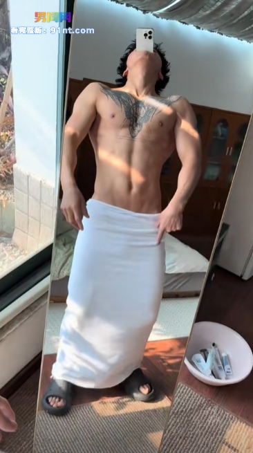 抖音健身型男 唐禹哥哥 专访定制视频流出 健硕鸡巴撸射内裤满精 - 图2
