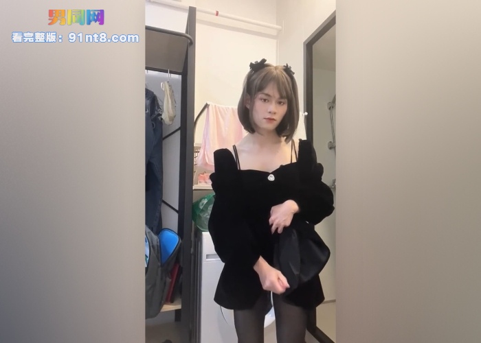 超可爱萝莉黑丝伪娘打飞机自拍 大屌萝莉撸射给朗姆酒加精自喝品尝 - 图2