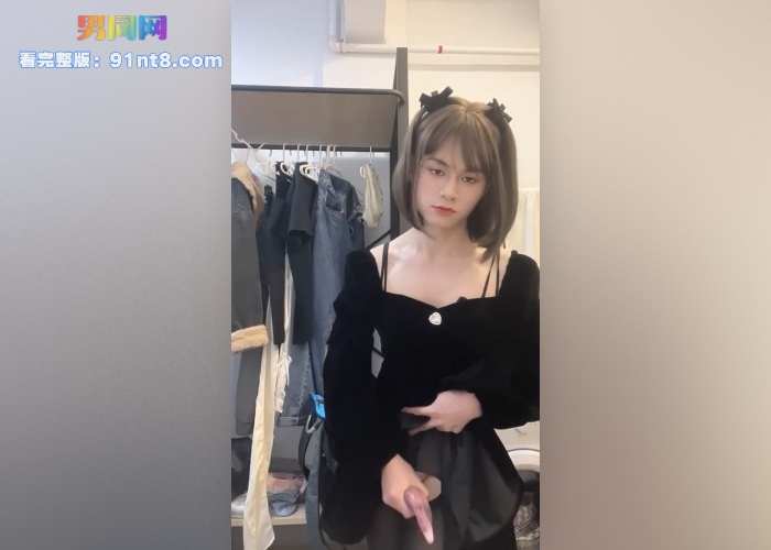 超可爱萝莉黑丝伪娘打飞机自拍 大屌萝莉撸射给朗姆酒加精自喝品尝 - 图3