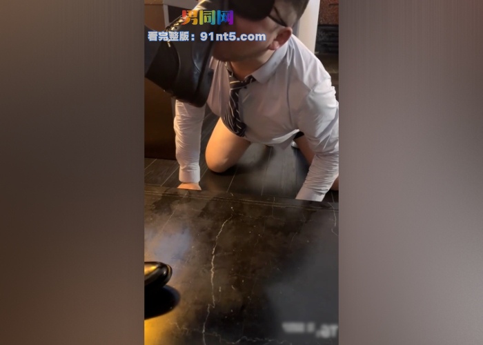 正装S熟男调教胖熊M 贱奴舔鞋吃袜吃脚 学狗叫臣服主人奴性十足 - 图11
