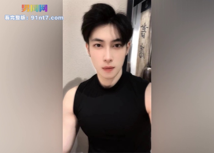 抖音天菜健身网红 小龙 被调教视频流出 帅气长相搭配健美身材让人看了口水直流 - 图2