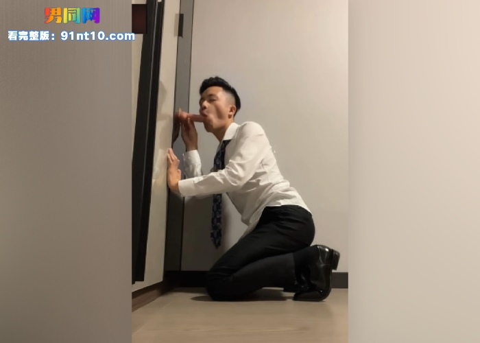 女记者专访调教正装眼镜黑袜反差直男用牙刷操屁眼 第二弹 直男贱狗被操被调教 - 图2