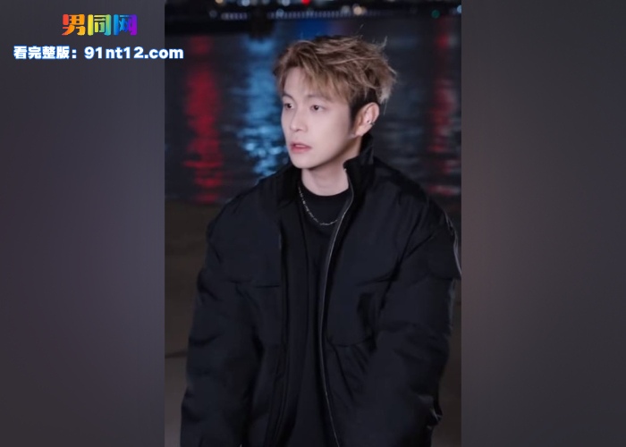 抖音300万粉丝时尚网红 乐仔levi 撸射采访视频流出 帅气外表下隐藏巨根大屌 撸射反差形象引爆网络 - 图2