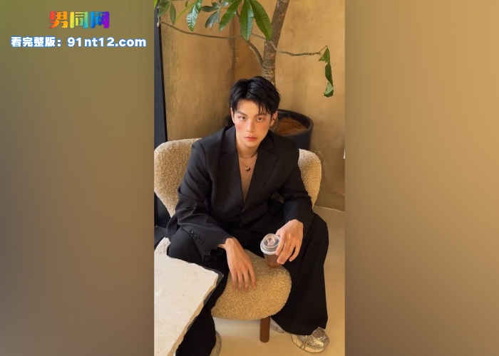 抖音300万粉丝时尚网红 乐仔levi 撸射采访视频流出 帅气外表下隐藏巨根大屌 撸射反差形象引爆网络 - 图3
