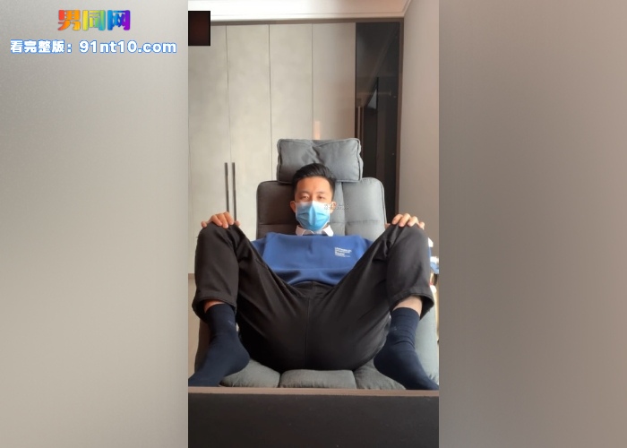 女记者专访调教正装眼镜黑袜反差直男用牙刷操屁眼 直男鸡巴小只能做贱狗被操被调教 - 图2