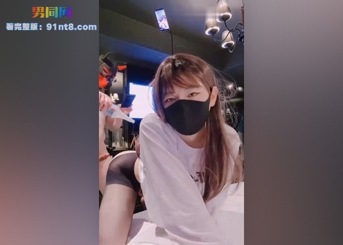 骚逼伪娘粉嫩骚穴被男友无套后入打桩 骚穴又抠又操 双手抓住小蛮腰撞击翘臀内射 精油精液交织诱惑不已 - 图4