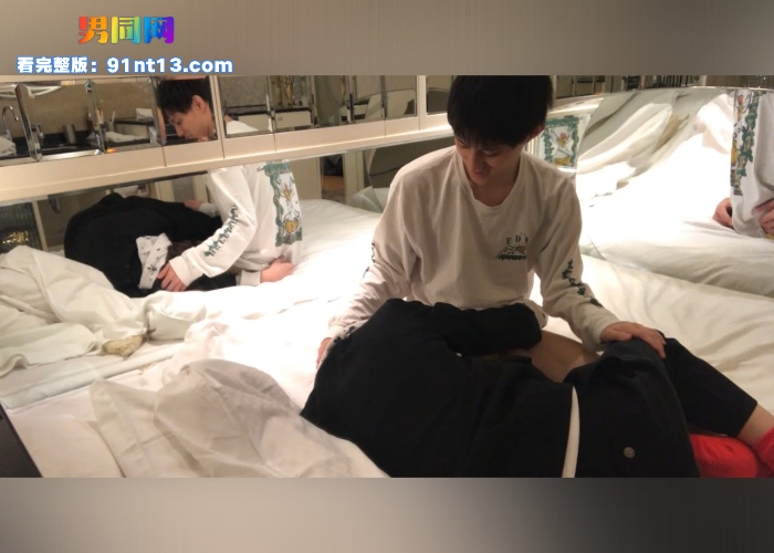 给老婆机会被帅攻反攻 抠菊挑逗后直接打桩抽插 骚0只能淫叫享受 最后还没内射高潮瘫软不动 - 图1