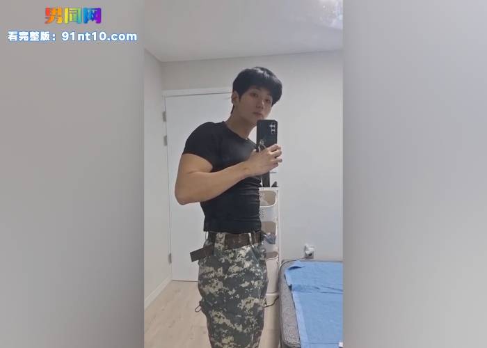 韩国优质天菜男模 李尚贤 对镜撸射专访solo 撸射大屌浓精射湿地板 - 图1