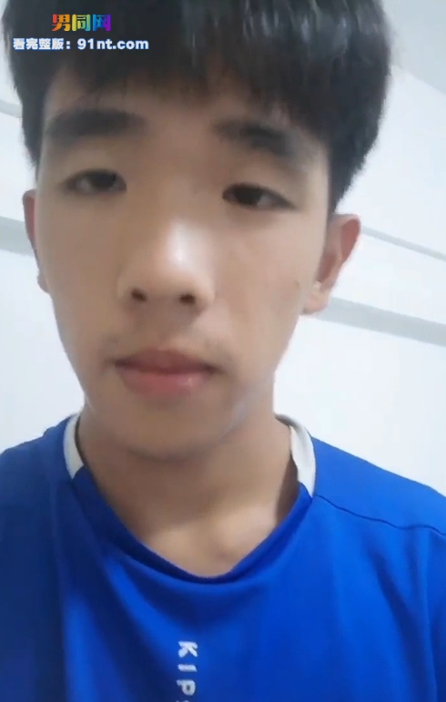 呆萌鲜肉体育生专访视频曝光 大屌鲜肉喜欢主人调教 自称贱狗反差惊人 - 图1