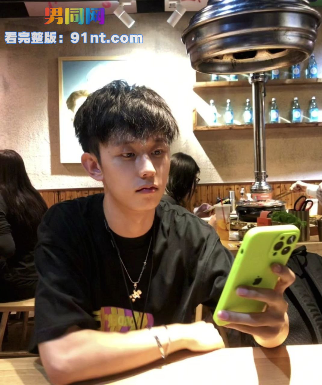 抖音鲜肉网红 爱喝可乐嚯 被粉丝勾引专访 酒店大屌撸射涂满全身 - 图1