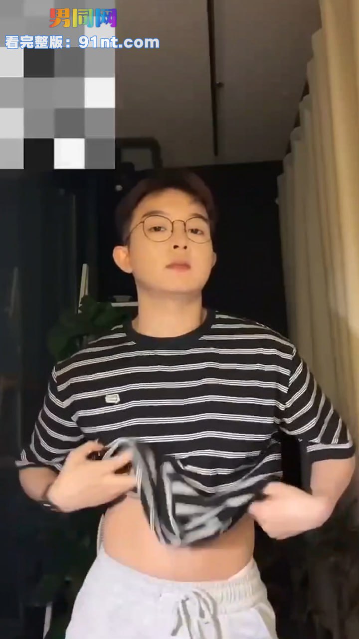 斯文眼镜小哥直播采访 白嫩多汁鲜肉弟弟撸射无毛大鸡巴 射得又多又远 - 图2