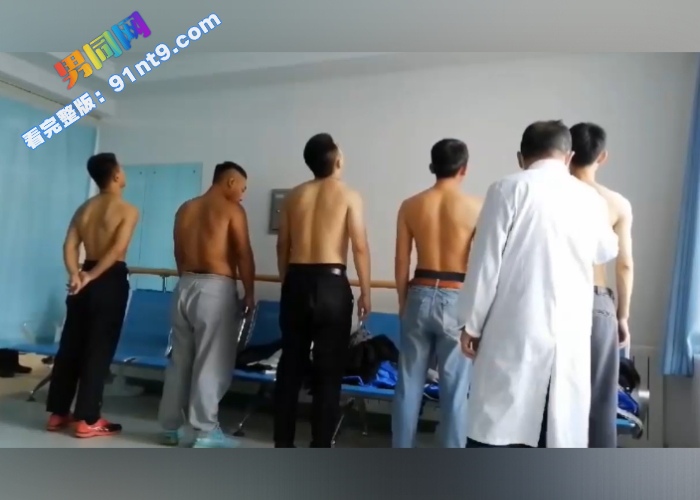 真实偷拍消防员入伍检查 医生挨个给体检者检查鸡鸡 最后小哥还被检查屁眼子 - 图6