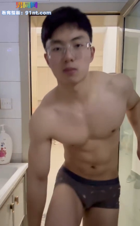 眼镜健身博主63分钟采访调教流出 天菜男模渴望被调教羞辱 - 图2