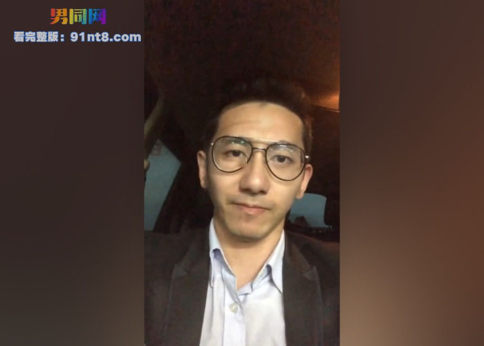 大鼻子正装巨根直男帅大叔车上专访打飞机被录屏 粗大又弯翘看着十分可口美味 - 图1