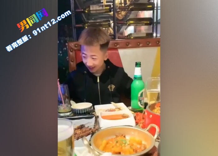 将两鲜肉直男灌醉带到酒店玩弄 先用不通尺寸的肛塞适应 撸射把玩直男嫩鸡 新鲜直男肉体就是香 - 图1