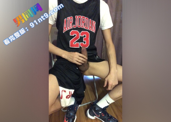 大屌篮球体育生专访撸射自拍 撸射把玩大粗屌 淫语骚话不断 - 图1
