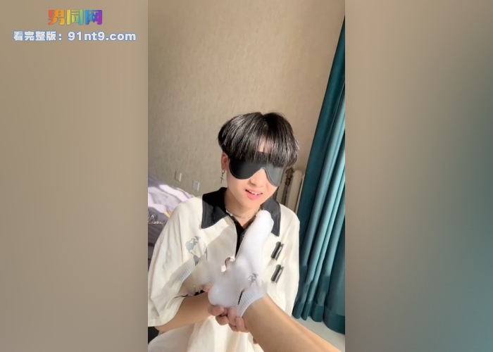 调教操干鲜肉艺术生 舔脚吃袜 嫩鸡和骚穴还是粉嫩的 被主人抓屌打桩爽翻天 - 图1