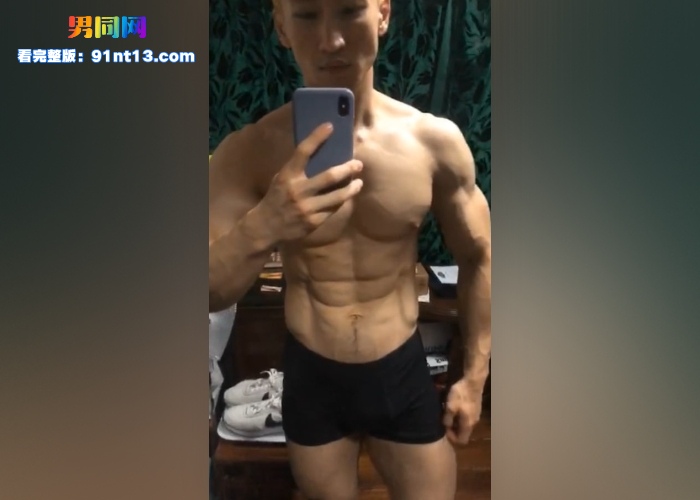 肌肉健身教练斗兽场撸射专访solo 掰臀抠菊 撸射大屌高潮喷射浓精 - 图1