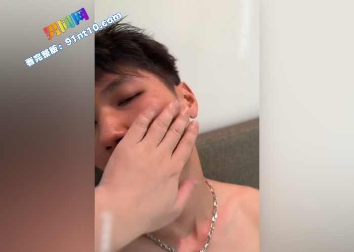 推特网黄 WWWJKLL 现场专访调教19岁白袜直男体育生 直男看片撸射浓精被喂自己口中 直男被调教到气喘吁吁眼神迷离 - 图3
