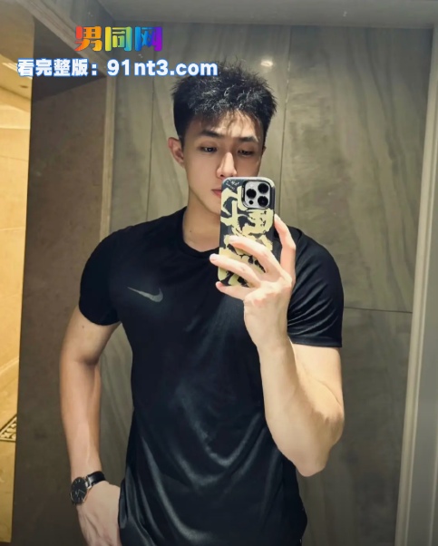 抖音网红 霸道太子 调教鲜肉奶狗弟弟 粉嫩无毛骚穴奶狗被主人操到无法闭拢 淋尿奖励小狗奴 - 图3