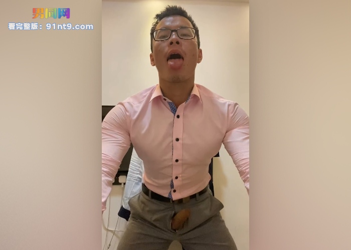 大屌健壮黑皮骚0发骚自慰自拍 正装猛男芭比粉撸射大屌 大屌喷射时表情超级骚 真想干翻这骚逼 - 图2