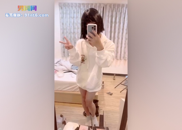 可爱短发男娘 Aroma 假屌插肛同时撸动大屌搭配上短发和眼镜反差到极致 看得鸡儿梆硬 - 图1